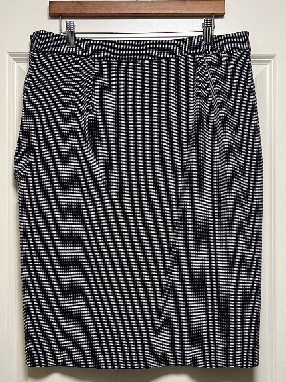 Banana Republic Bi Stretch Wrap Front Pencil Skirt Cute Black & White Pattern 14 - Picture 2 of 5